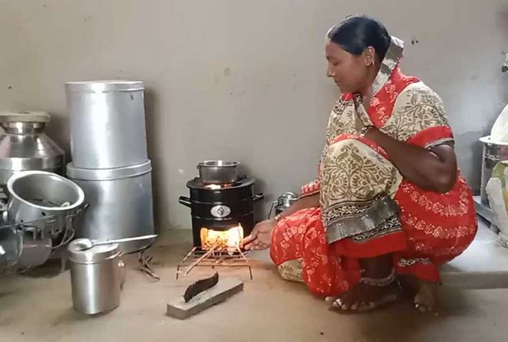Testimonial from an Earthfit Stove User: Asha Gulab Devalshi – District Beed Taluka Gevrai Village Belgaon